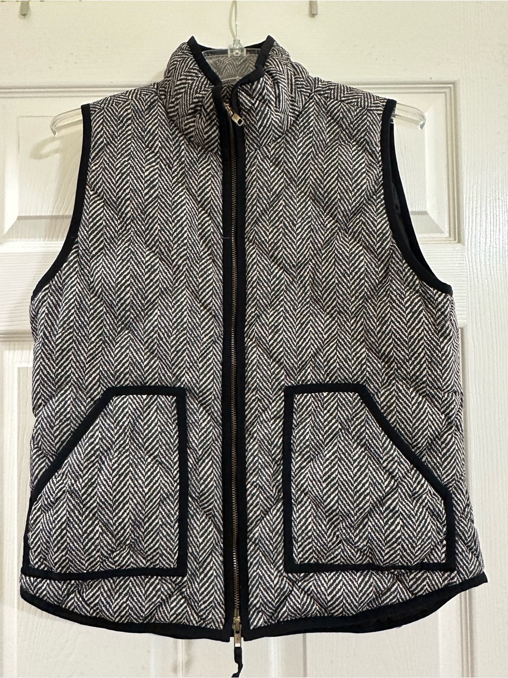 J Crew Women’s Herringbone Quilted Vest - Black & Cream